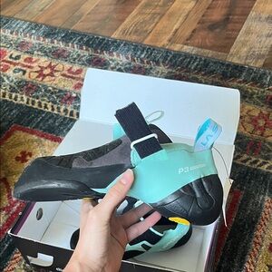 Women’s La Sportiva Climbing Shoes in Black and Blue new
